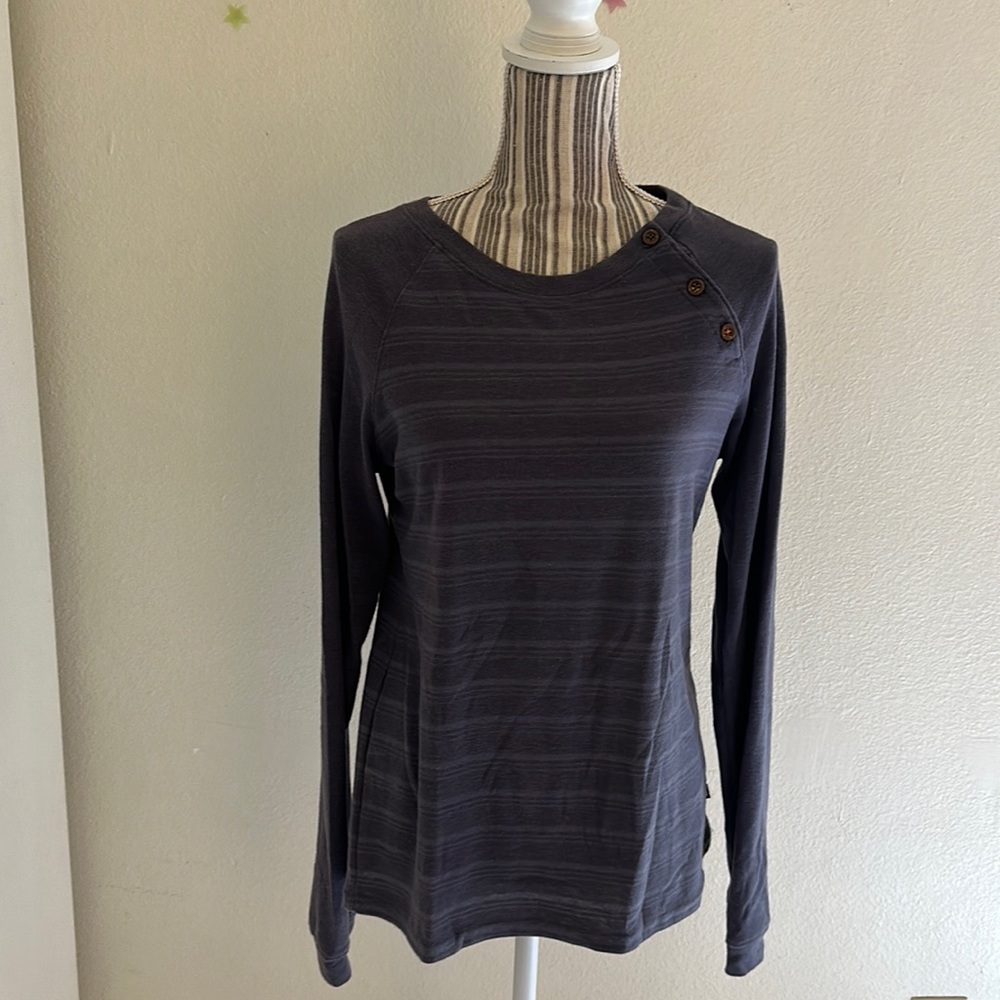 The north face long sleeve T-shirt